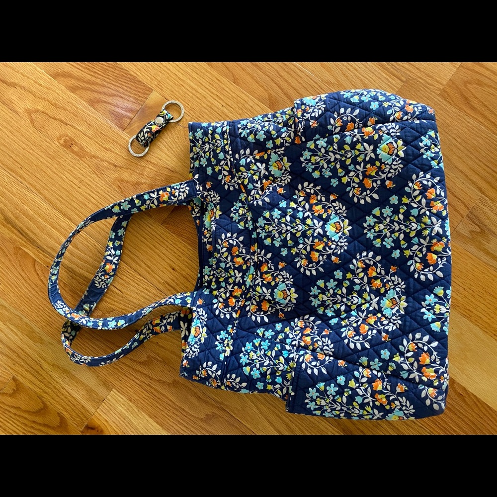 Vera Bradley purse w matching keychain